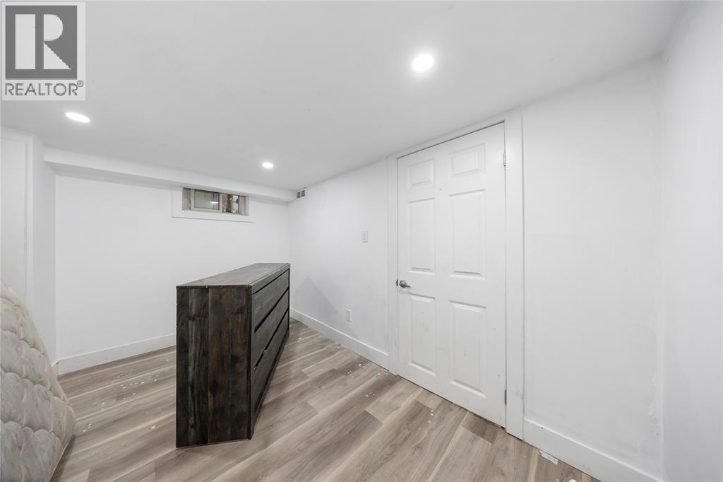 115 BROCK STREET North - 26