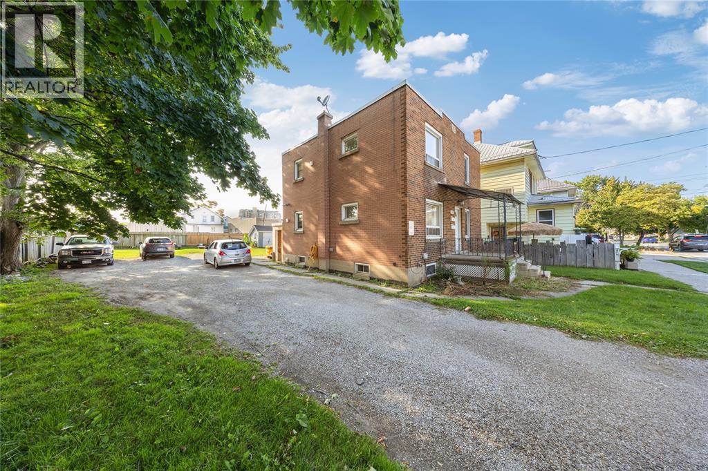 115 BROCK STREET North - 4