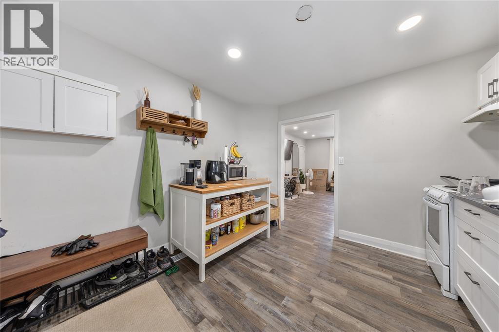 115 BROCK STREET North - 9