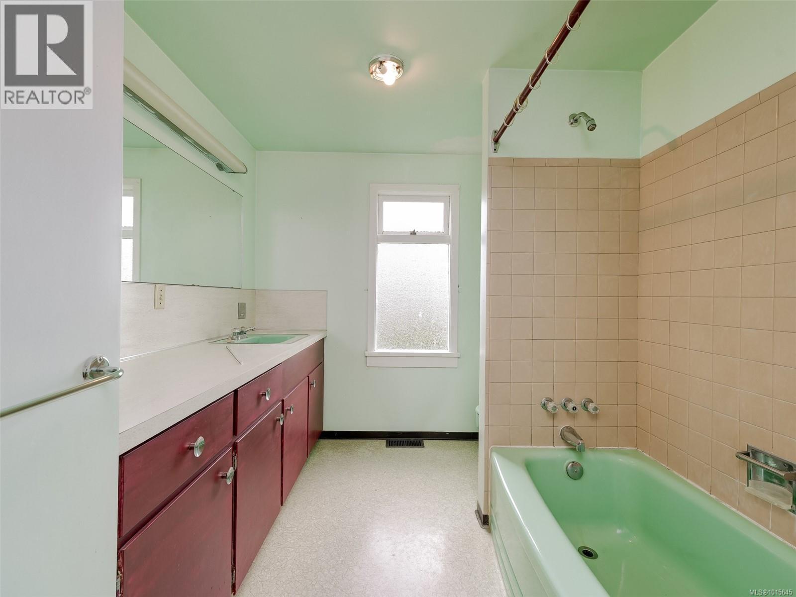  655 Linkleas Avenue, Oak Bay