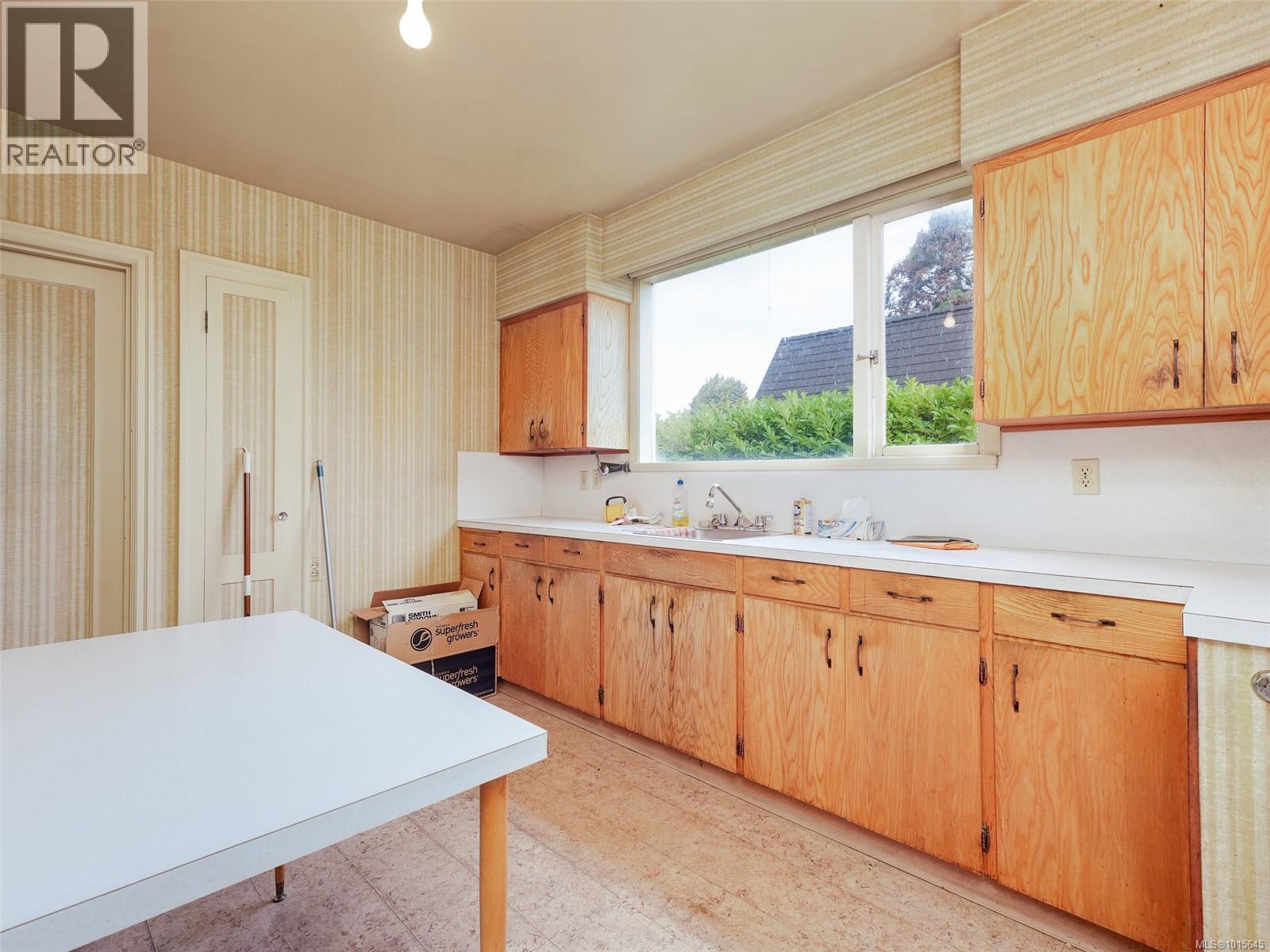  655 Linkleas Avenue, Oak Bay