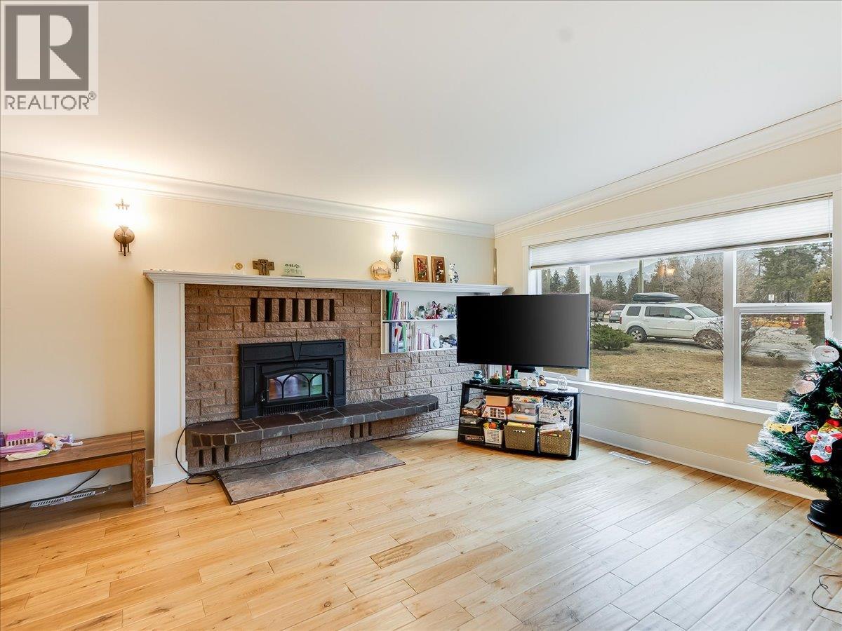 2270 10th Avenue, Castlegar