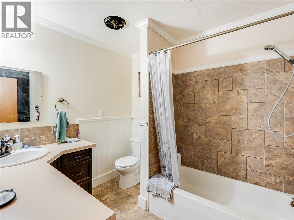 2270 10th Avenue, Castlegar