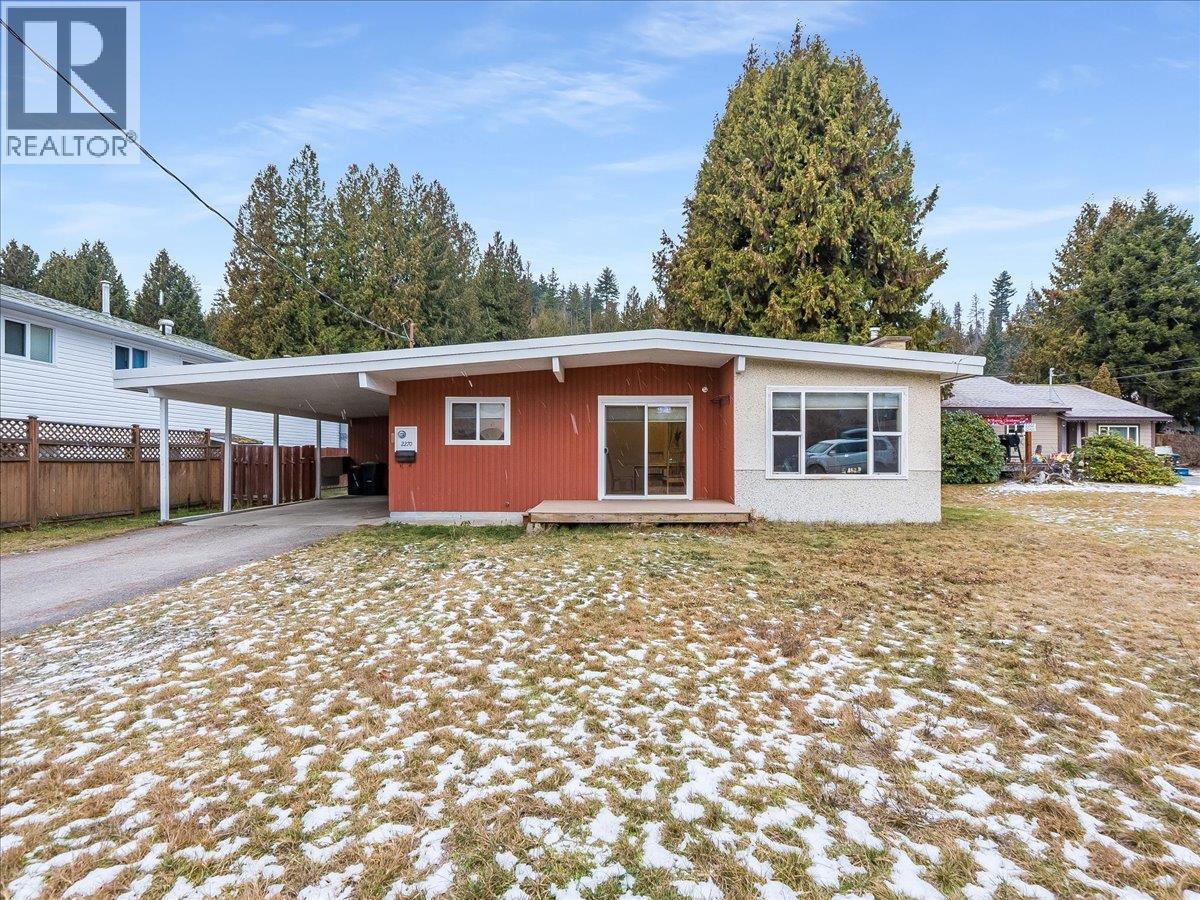 2270 10th Avenue, Castlegar