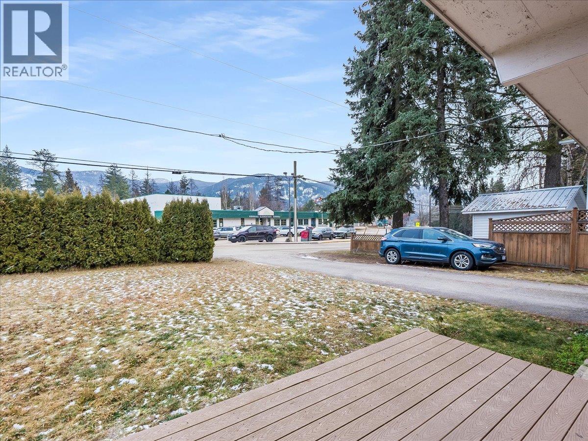 2270 10th Avenue, Castlegar