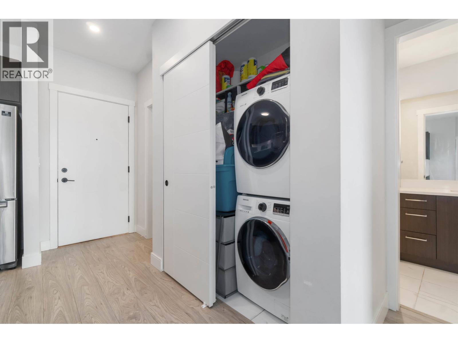 409 1633 TATLOW AVENUE, North Vancouver