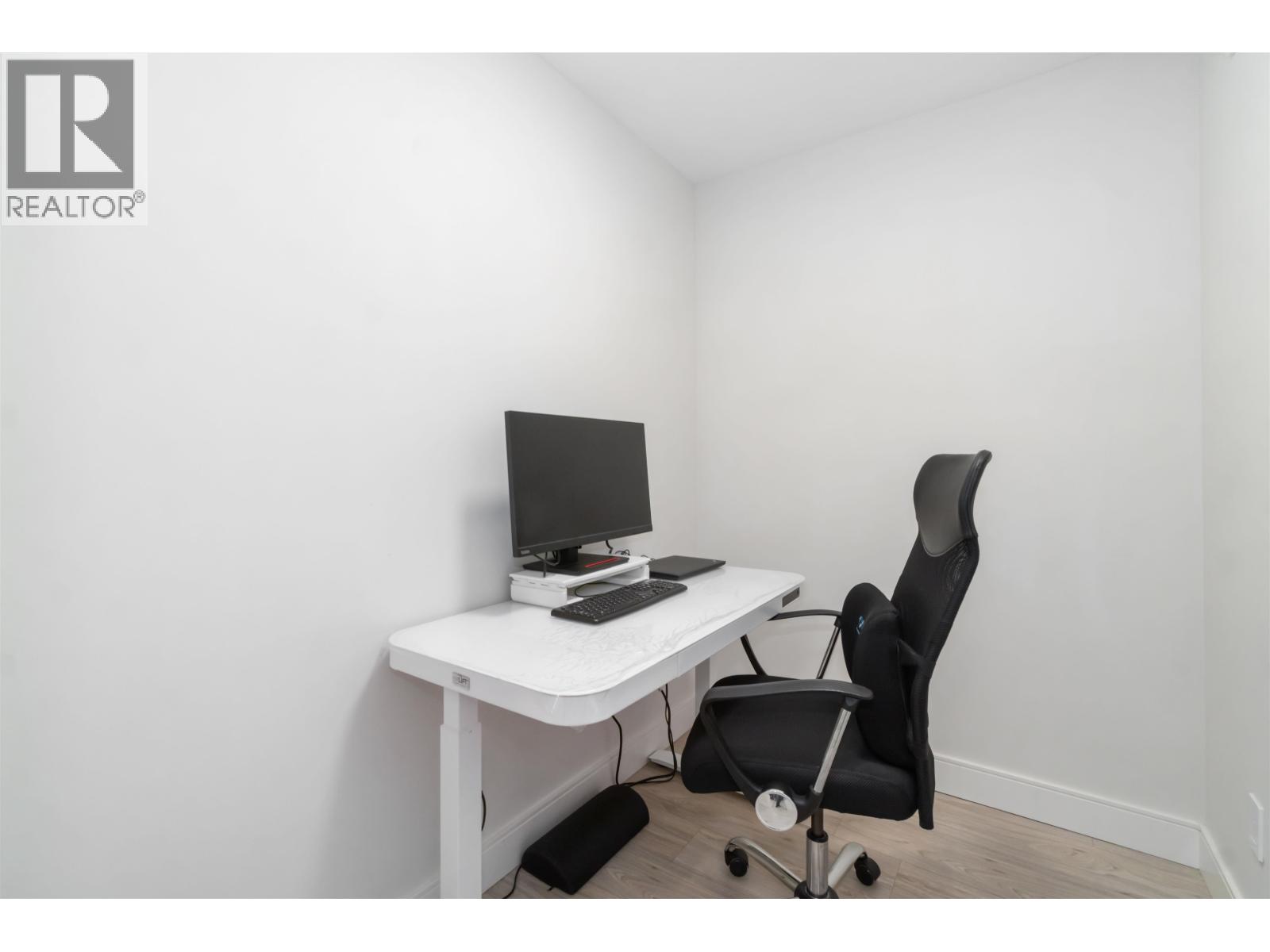 409 1633 TATLOW AVENUE, North Vancouver