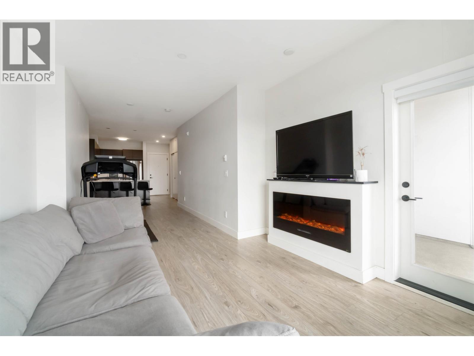 409 1633 TATLOW AVENUE, North Vancouver