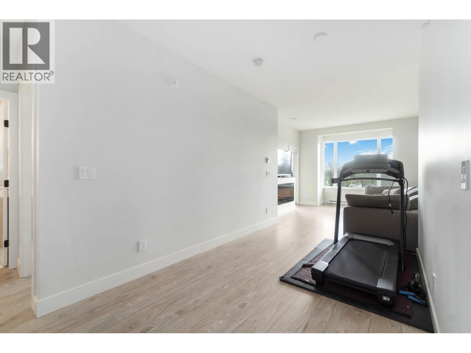 409 1633 TATLOW AVENUE, North Vancouver