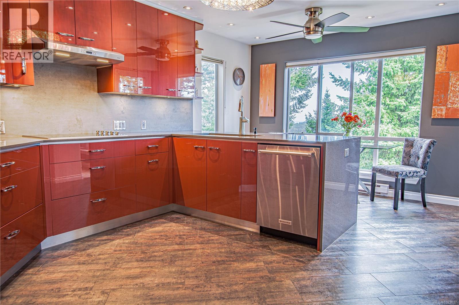 502 940 Boulderwood Rise, Saanich