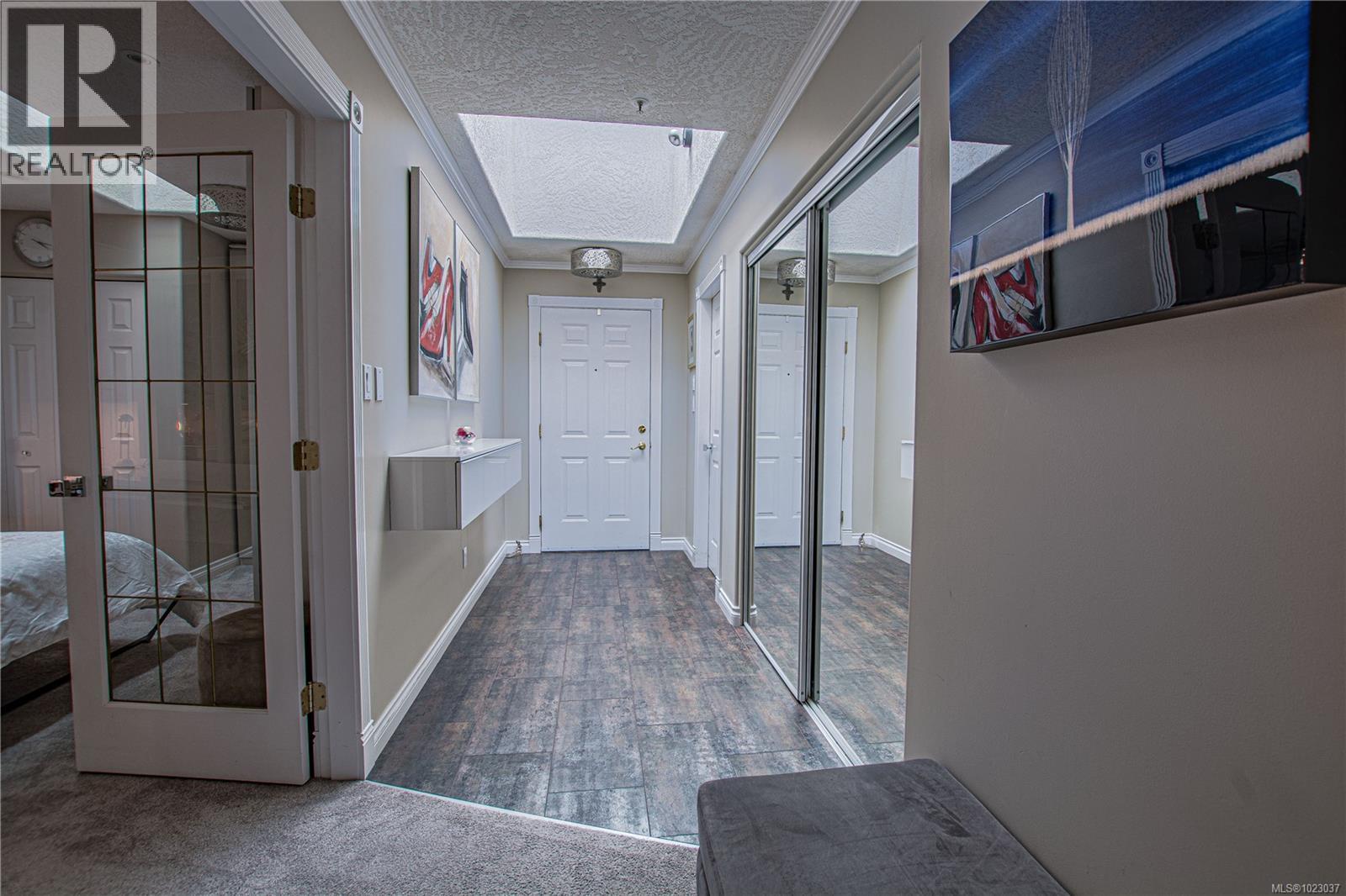 502 940 Boulderwood Rise, Saanich