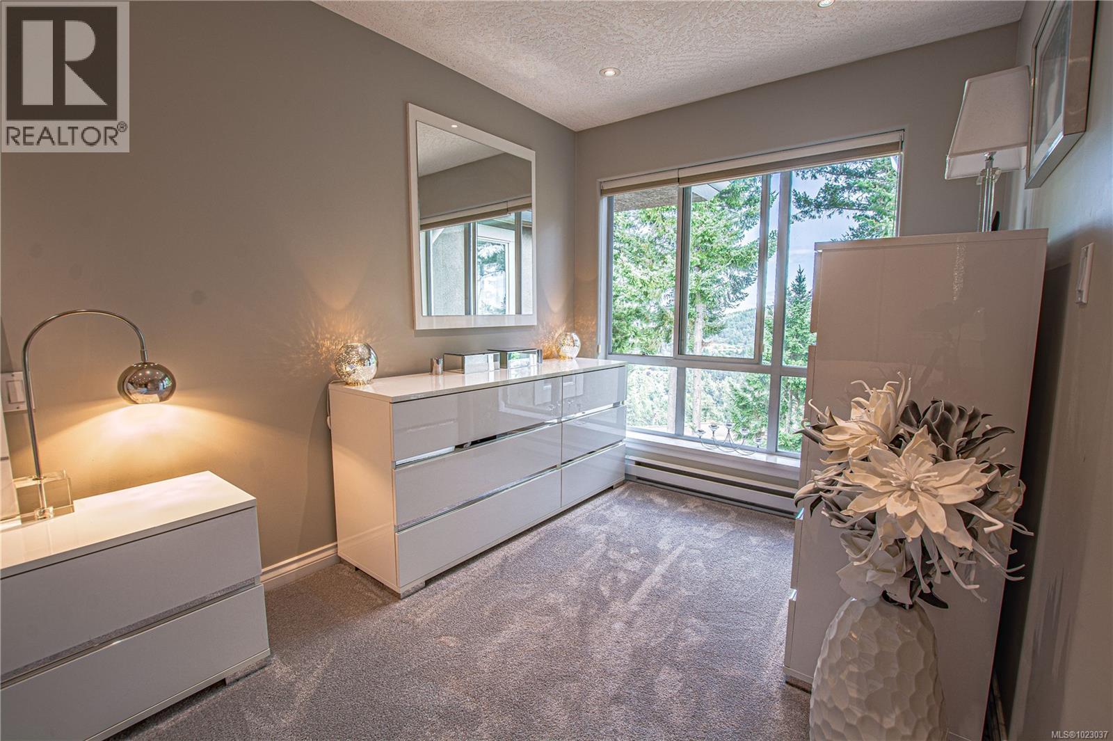 502 940 Boulderwood Rise, Saanich