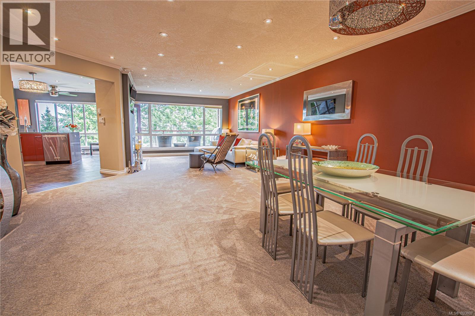 502 940 Boulderwood Rise, Saanich