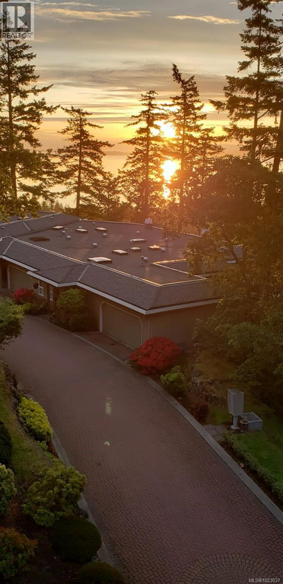 502 940 Boulderwood Rise, Saanich