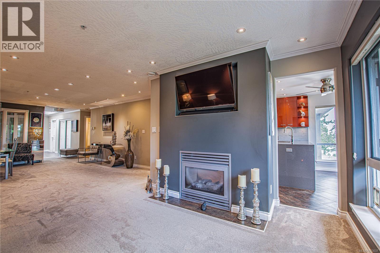 502 940 Boulderwood Rise, Saanich