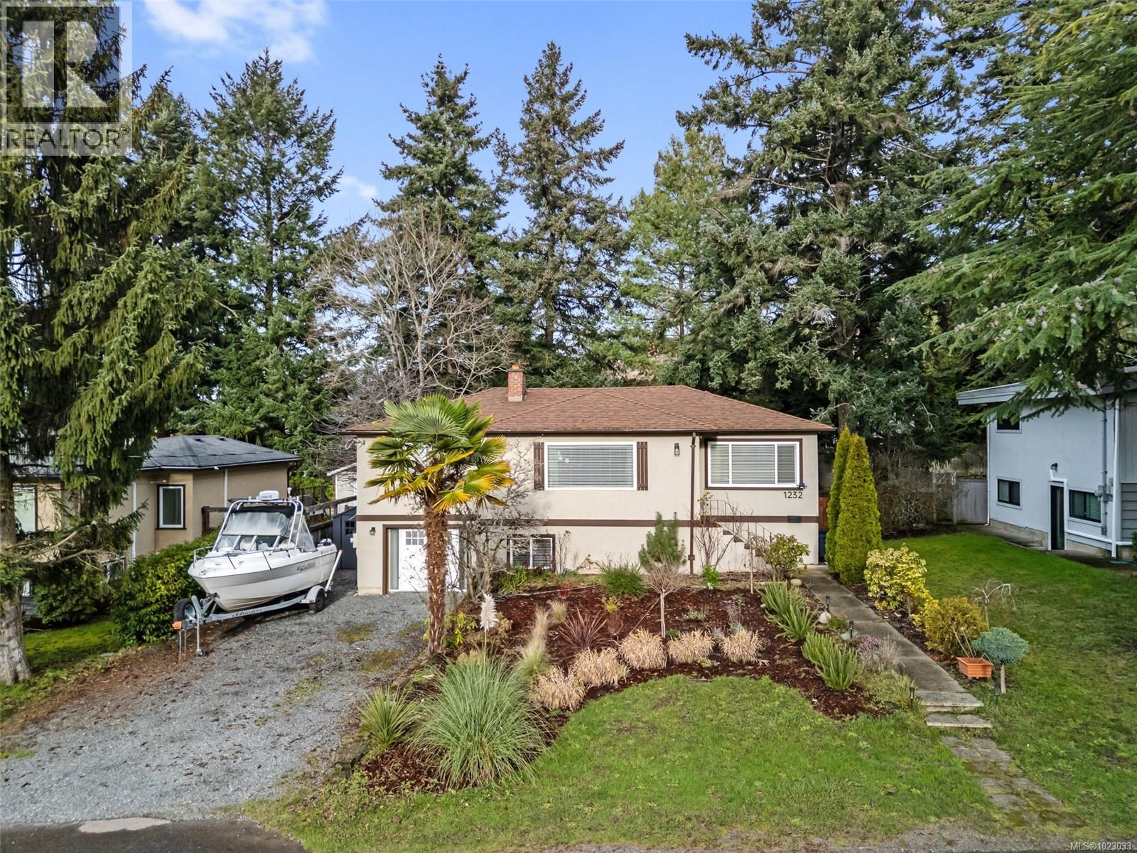  1232 Pearce Crescent, Saanich