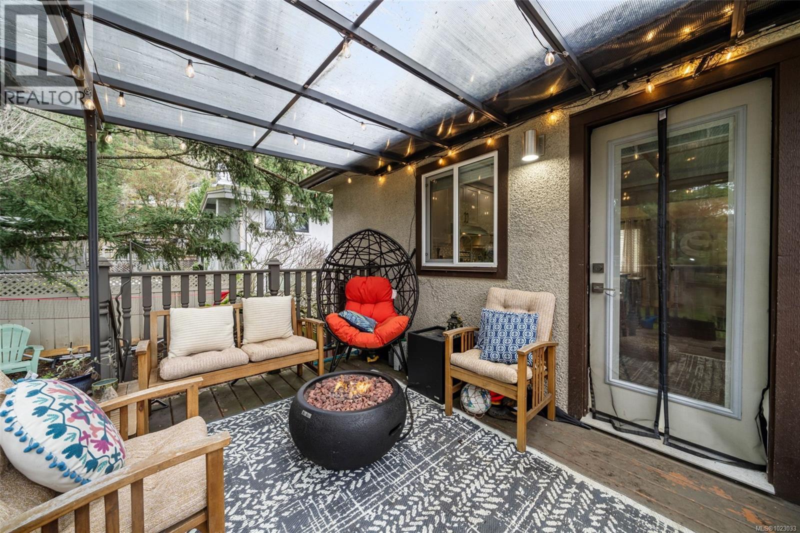  1232 Pearce Crescent, Saanich