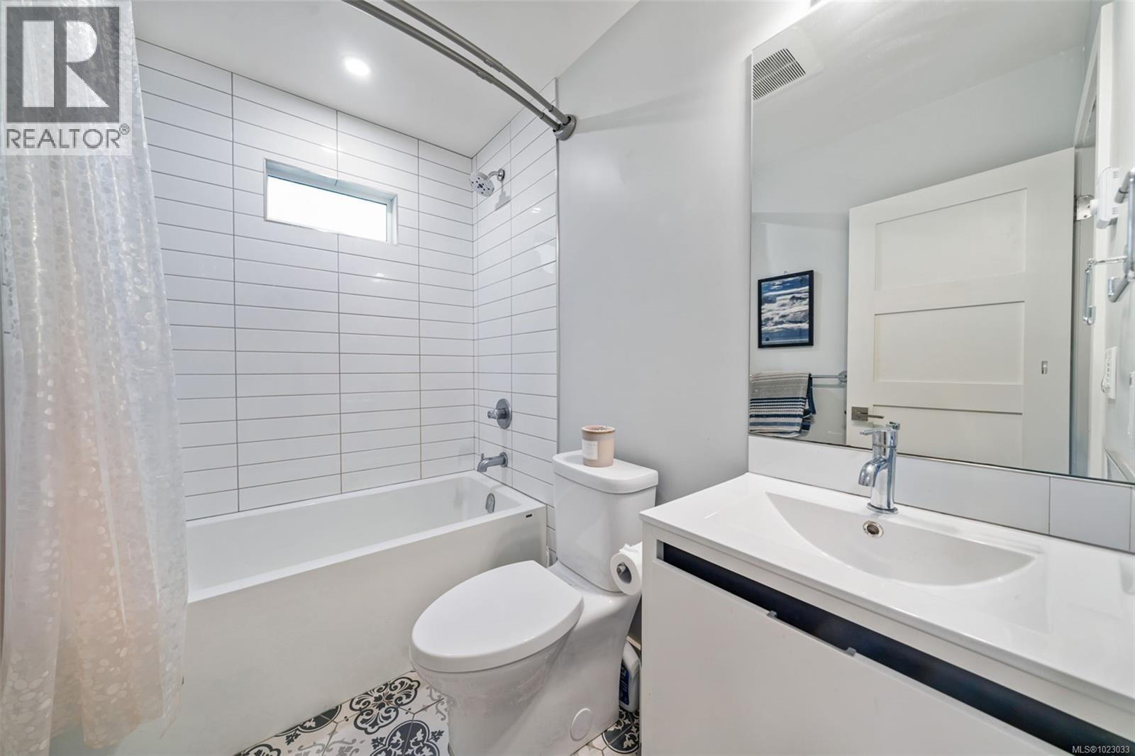  1232 Pearce Crescent, Saanich