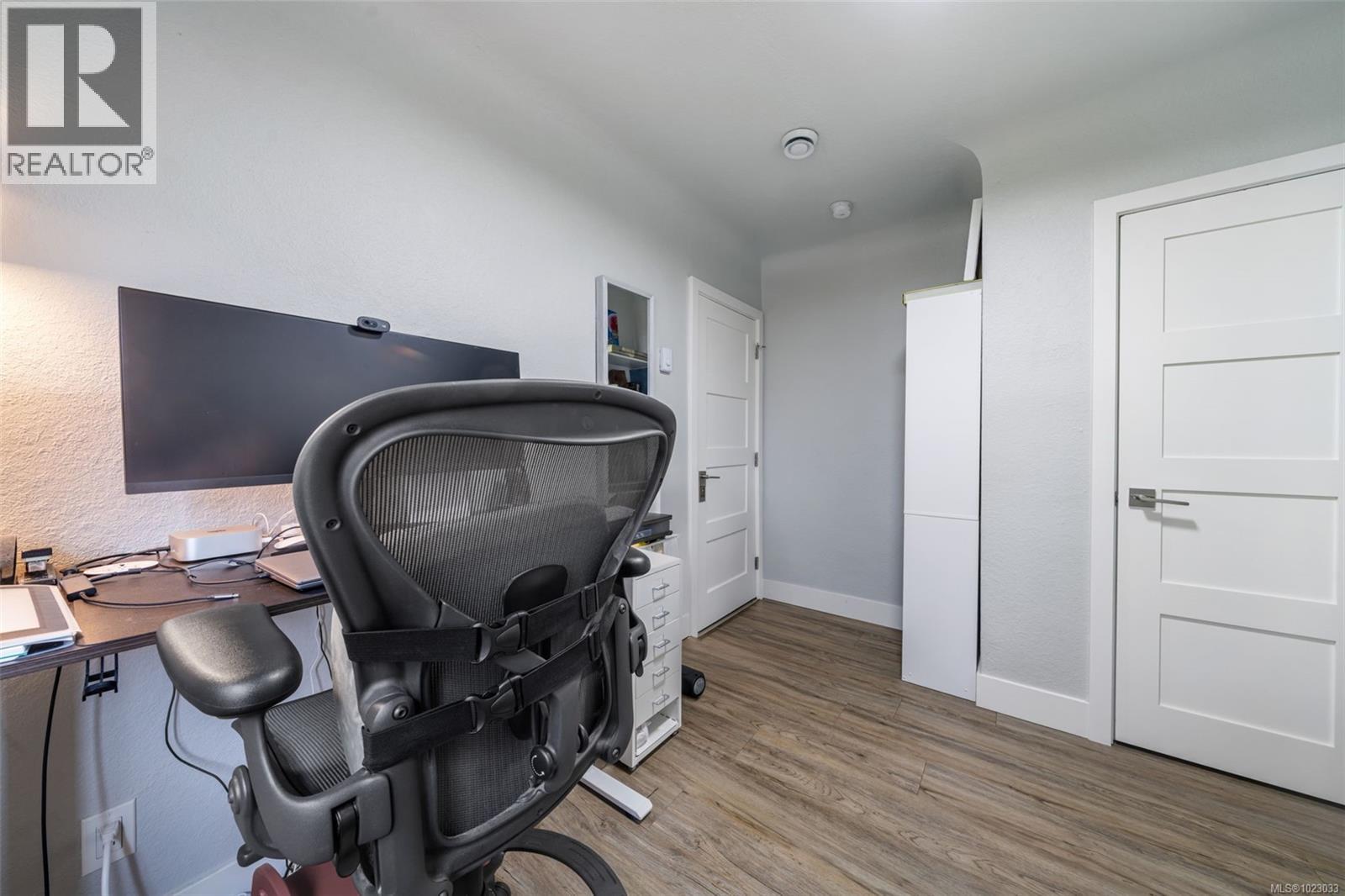  1232 Pearce Crescent, Saanich