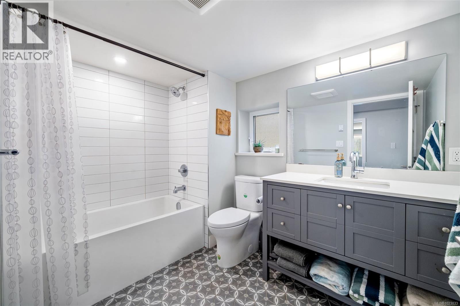  1232 Pearce Crescent, Saanich