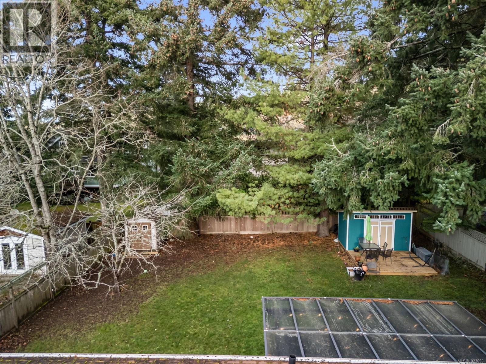  1232 Pearce Crescent, Saanich