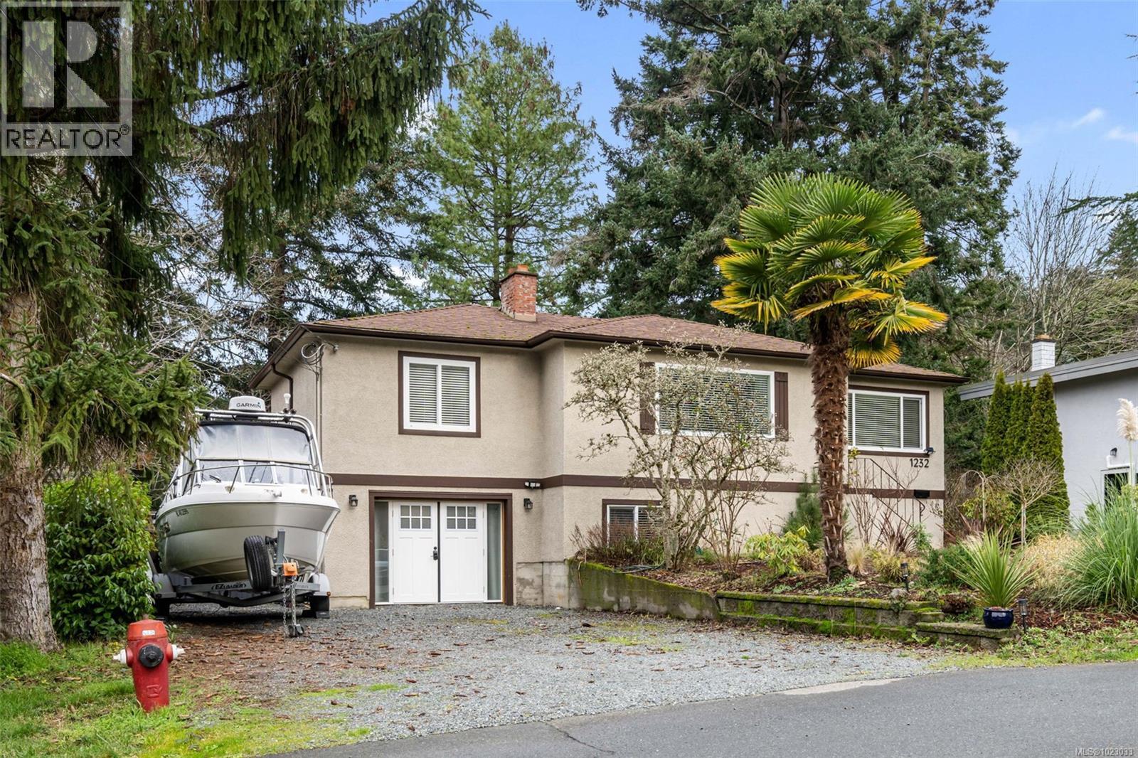  1232 Pearce Crescent, Saanich
