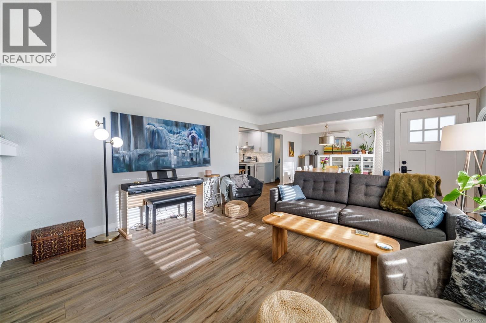  1232 Pearce Crescent, Saanich