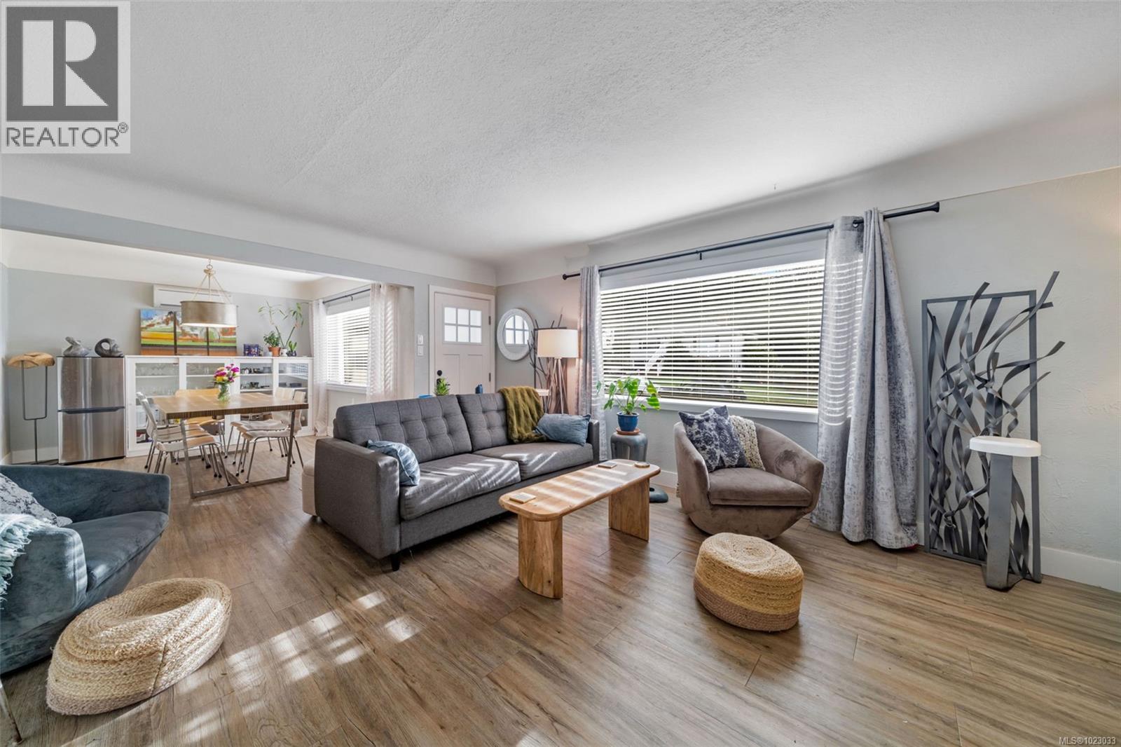  1232 Pearce Crescent, Saanich