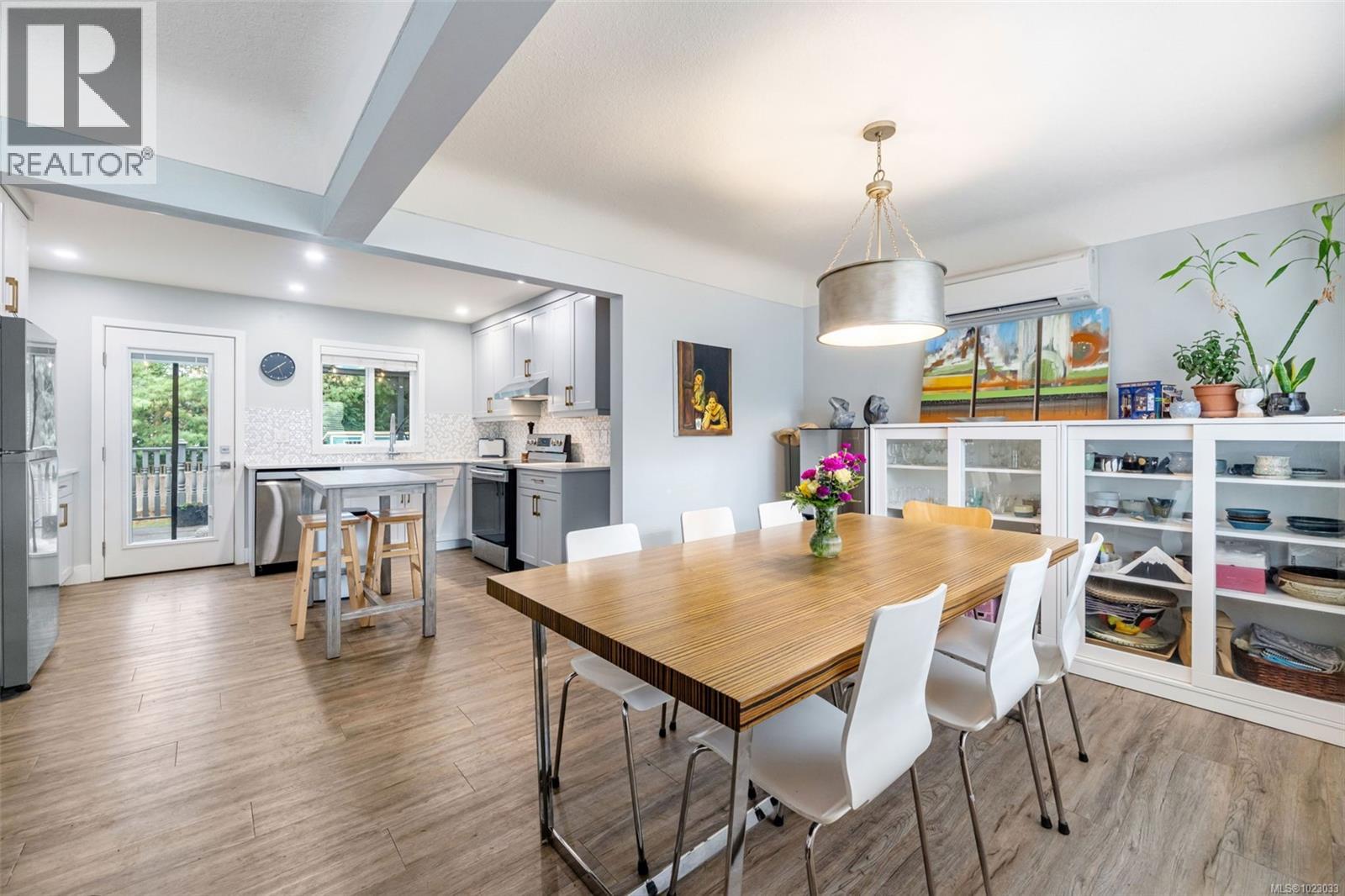  1232 Pearce Crescent, Saanich