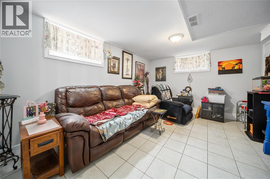 863 DEVINE STREET - 8