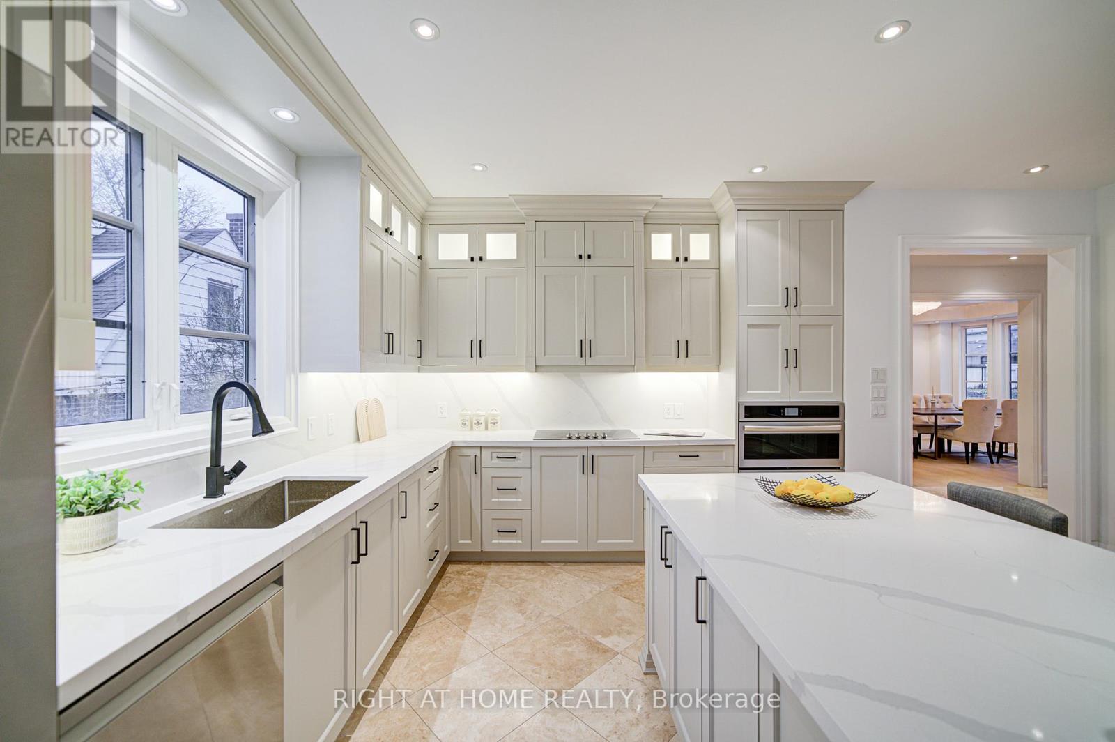 125 KINGSDALE AVENUE - 22