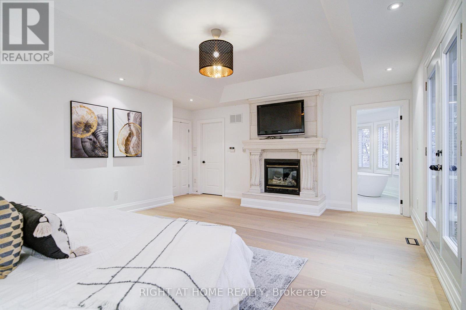 125 KINGSDALE AVENUE - 33