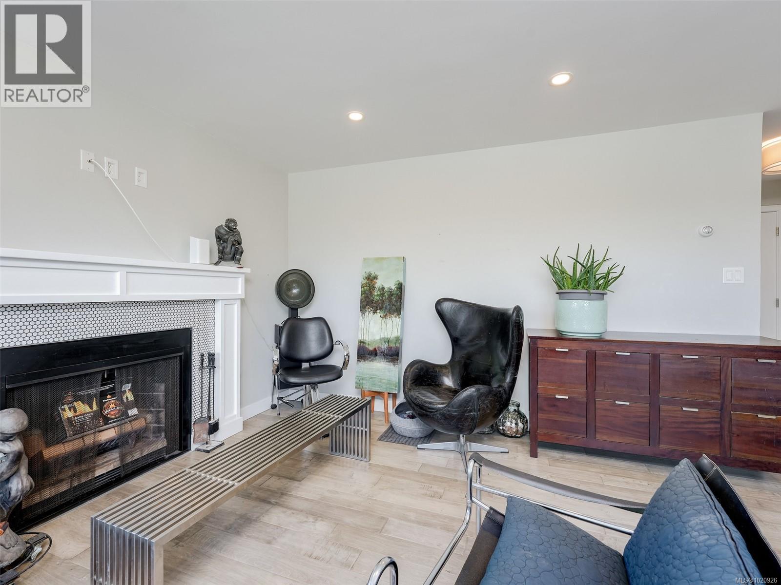 401 3274 Glasgow Avenue, Saanich