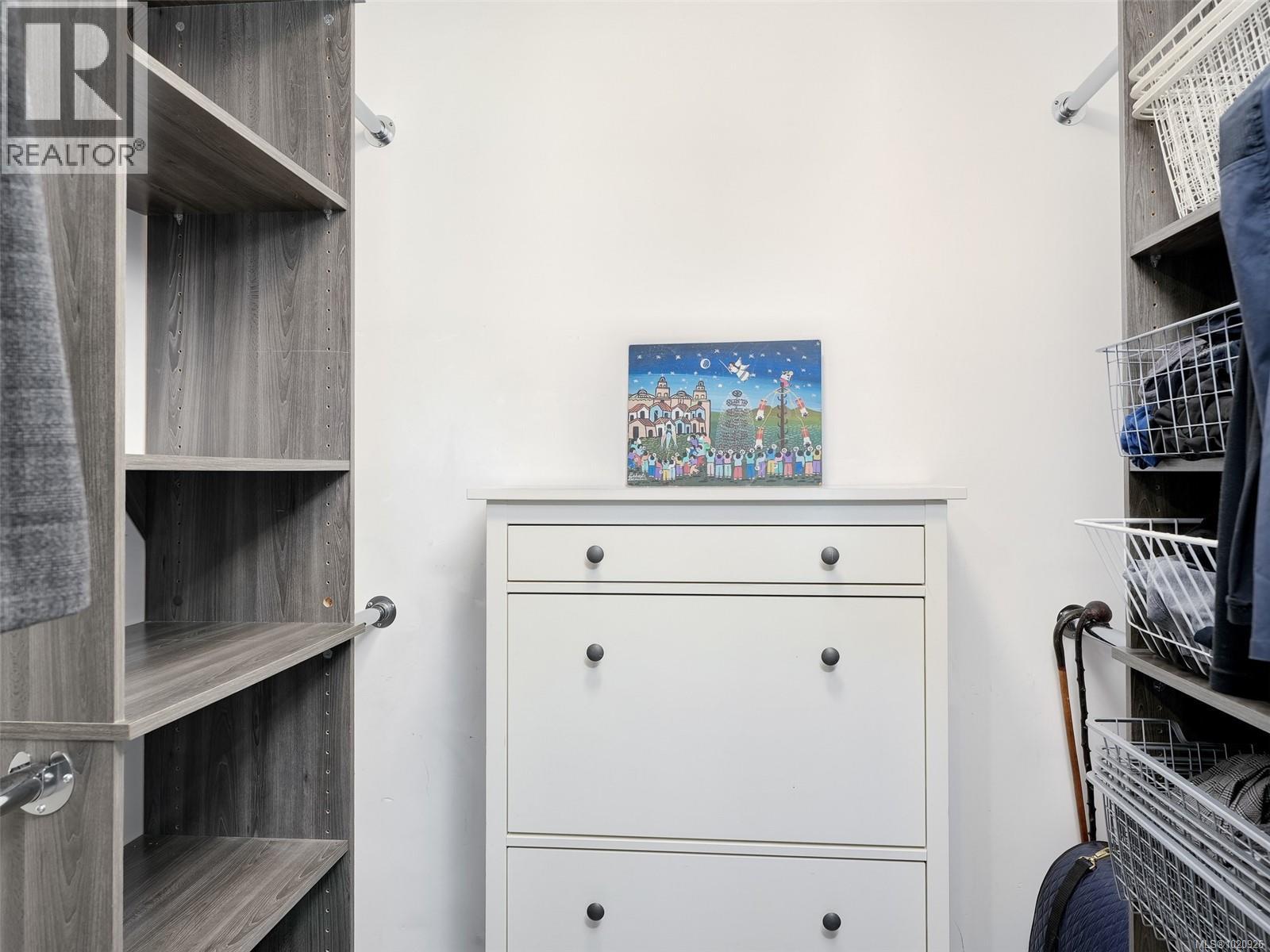 401 3274 Glasgow Avenue, Saanich