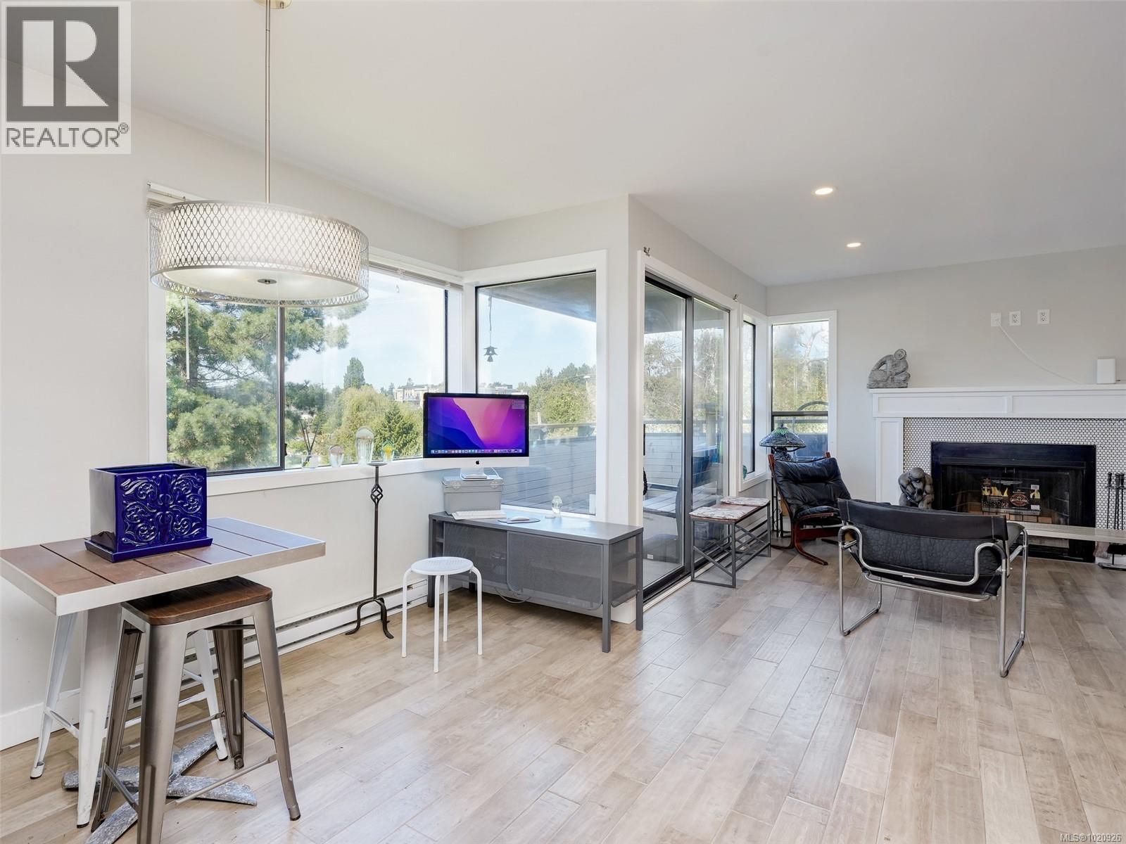 401 3274 Glasgow Avenue, Saanich