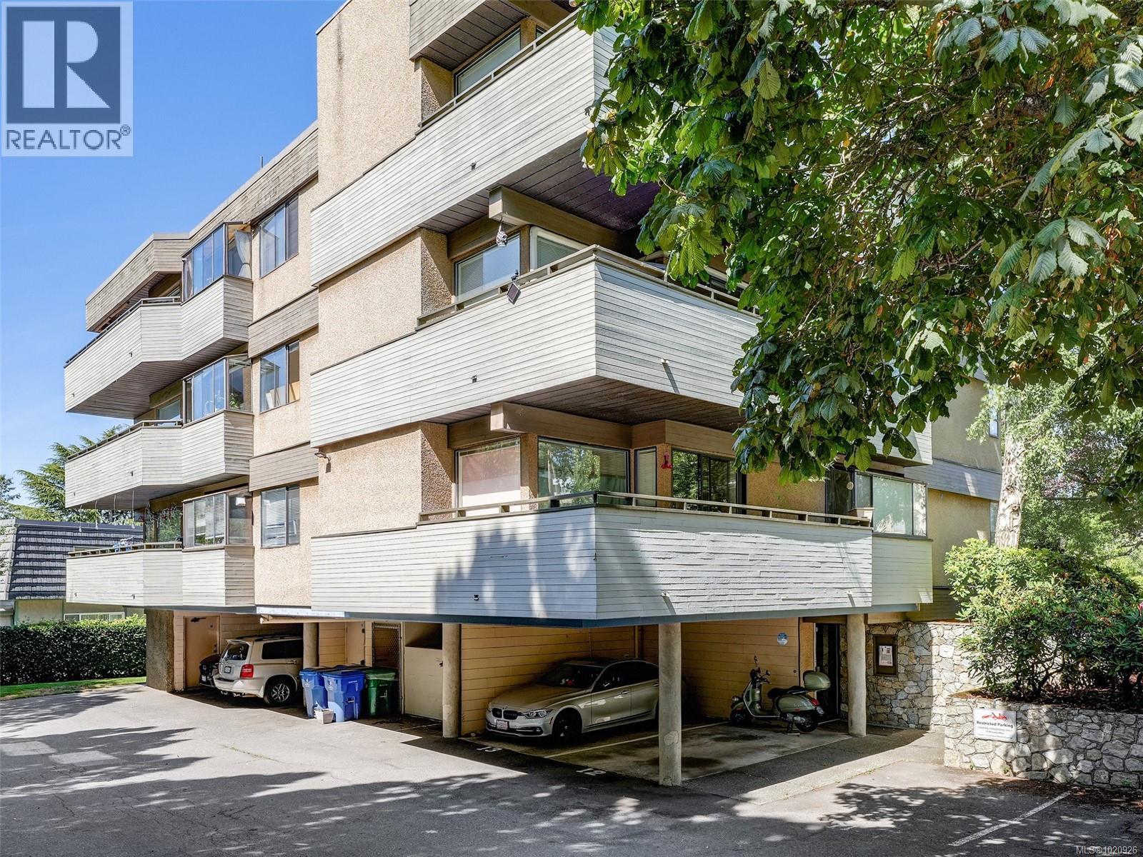 401 3274 Glasgow Avenue, Saanich