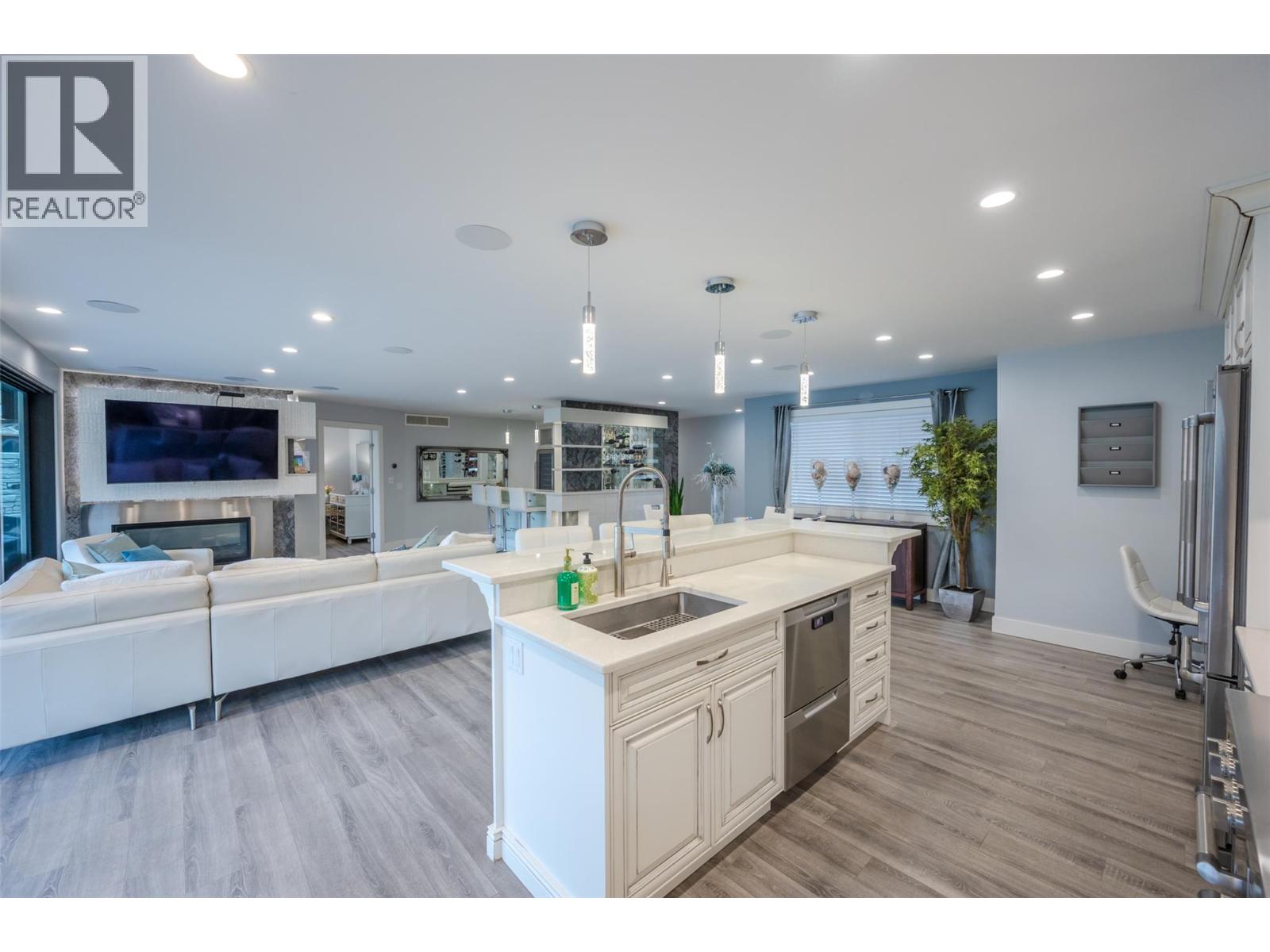  1362 Green Bay Road, West Kelowna