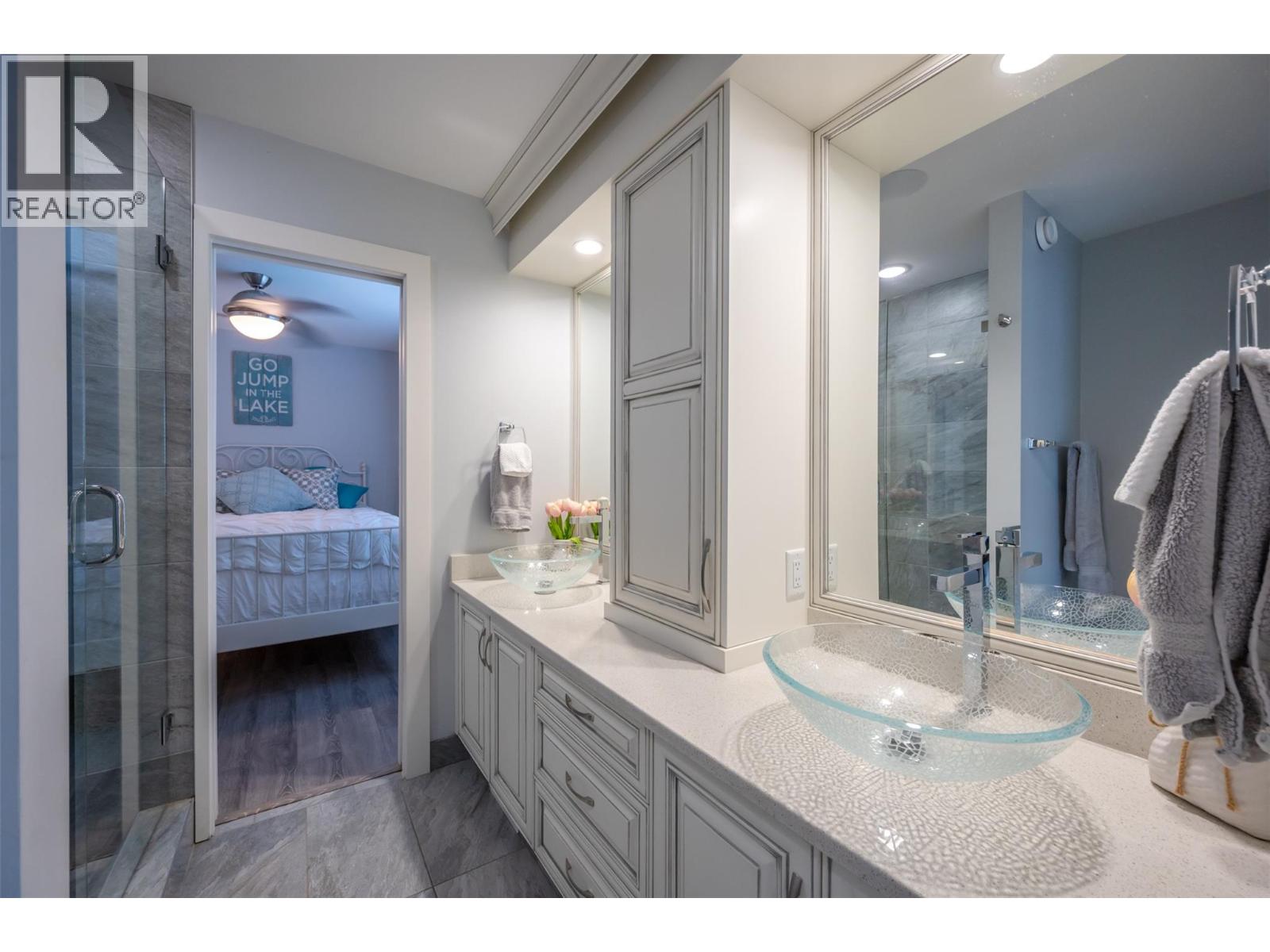  1362 Green Bay Road, West Kelowna