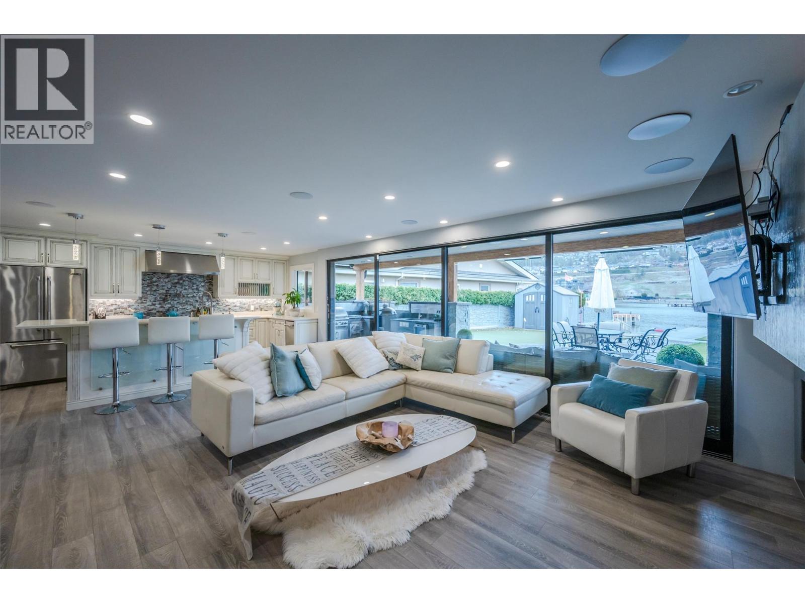  1362 Green Bay Road, West Kelowna