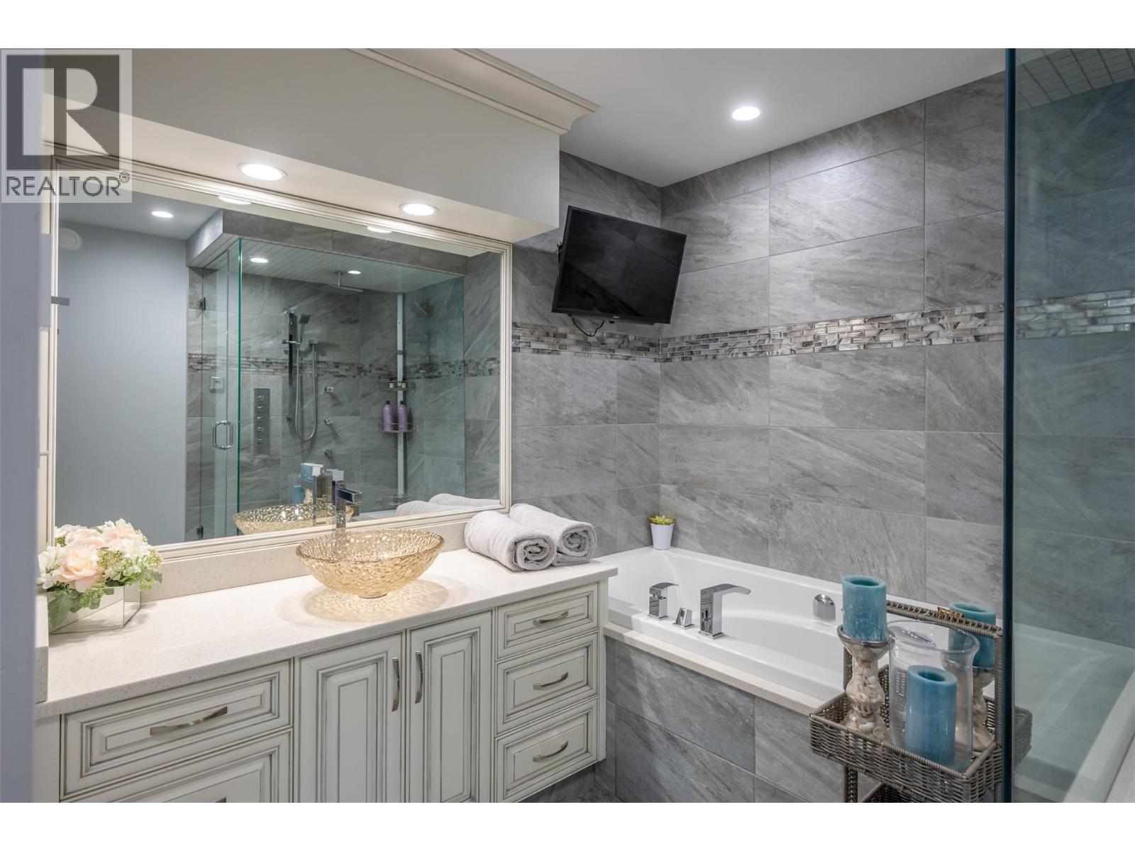  1362 Green Bay Road, West Kelowna