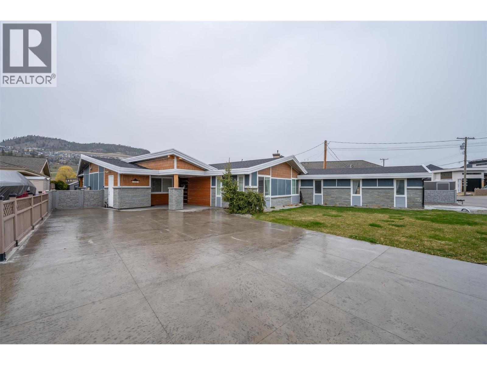  1362 Green Bay Road, West Kelowna