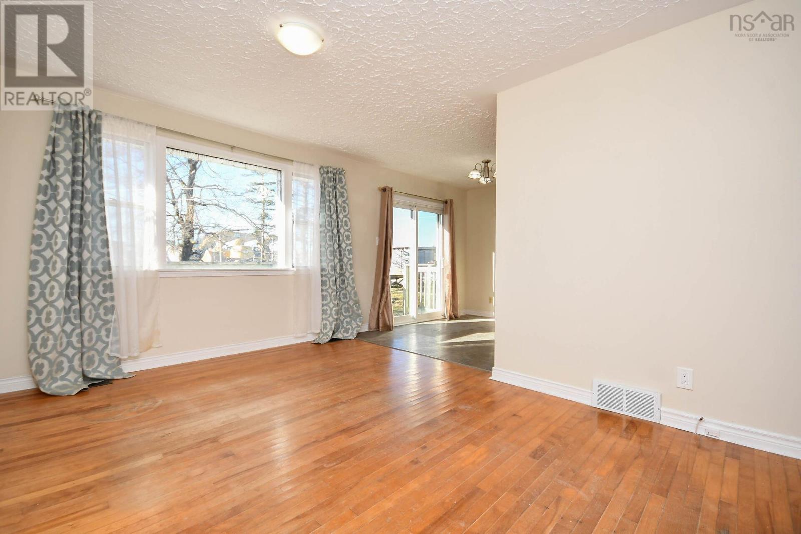 Property 11 of 33 of 51 Mansion Avenue