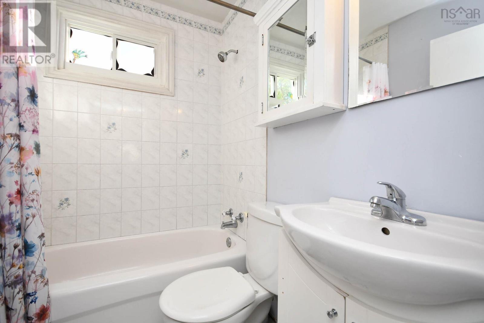 Property 15 of 33 of 51 Mansion Avenue