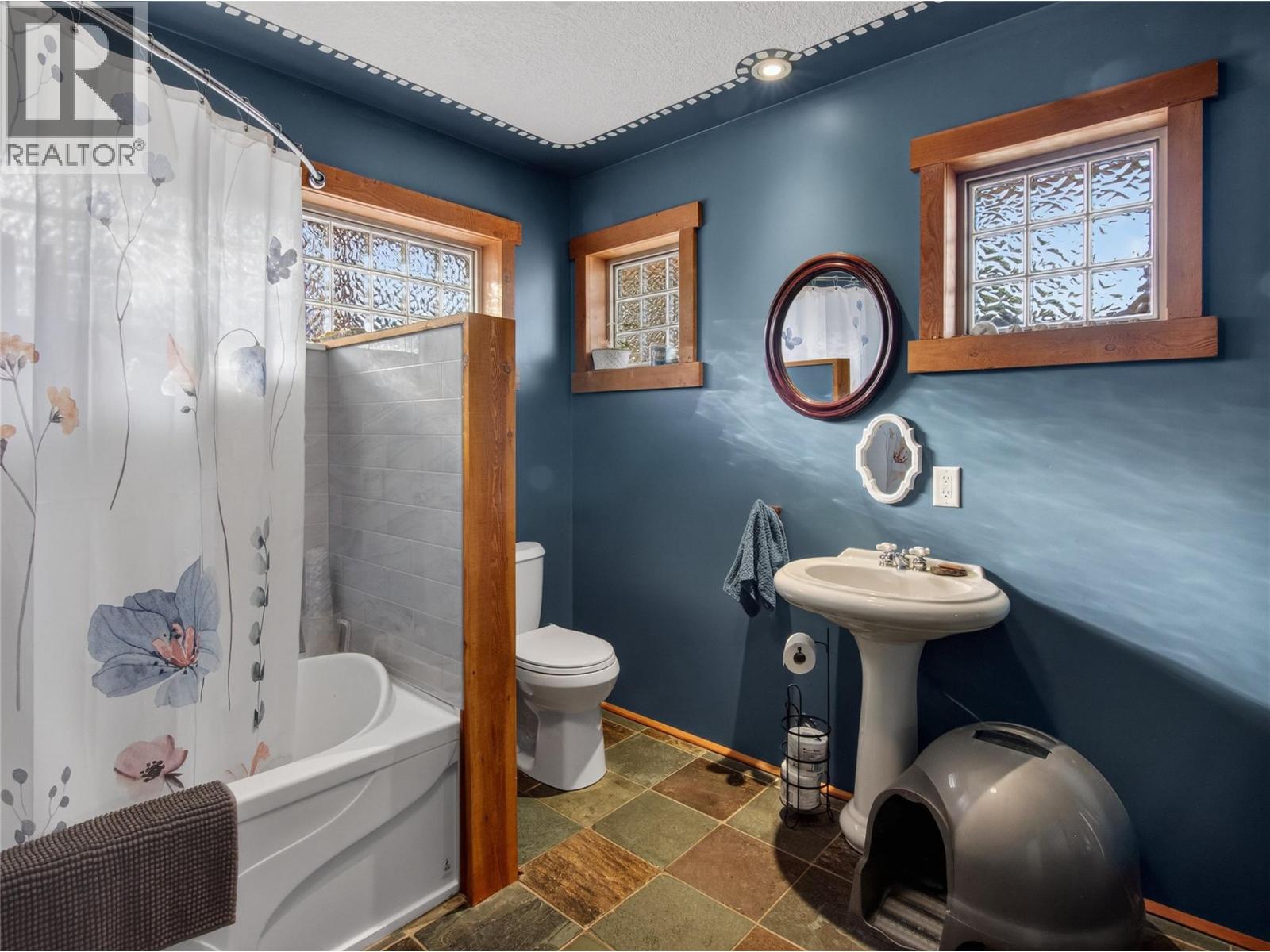 961 Robinson Avenue - 17