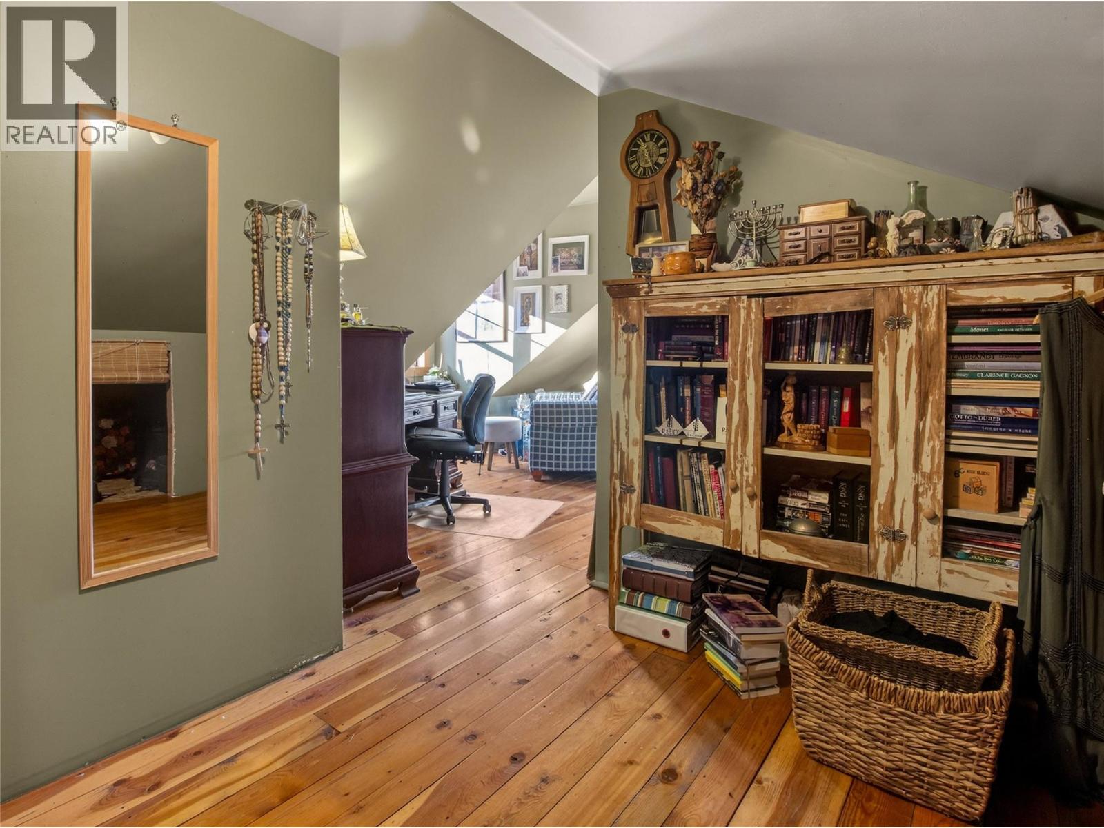 961 Robinson Avenue - 27