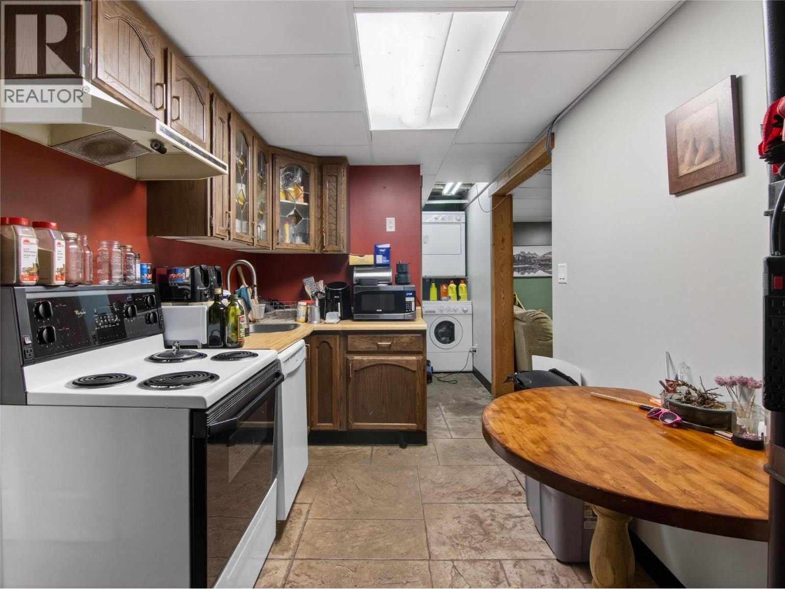 961 Robinson Avenue - 36