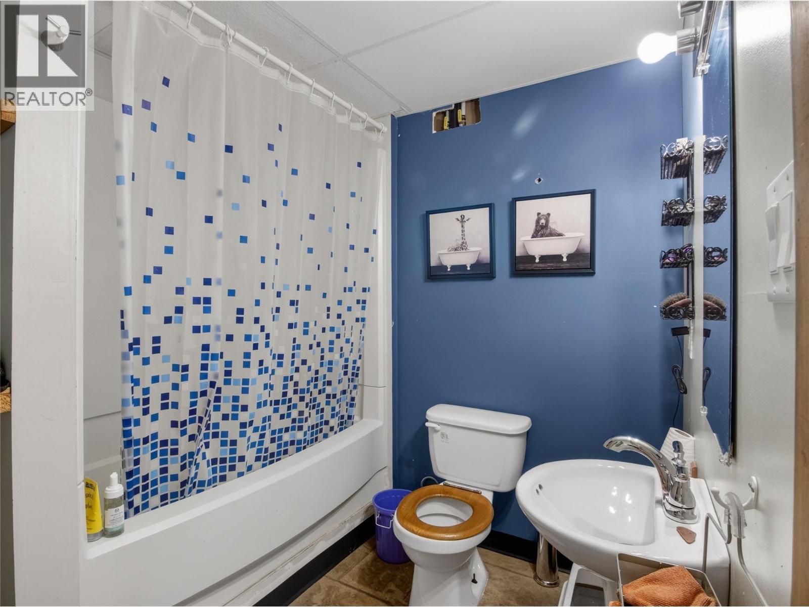 961 Robinson Avenue - 39