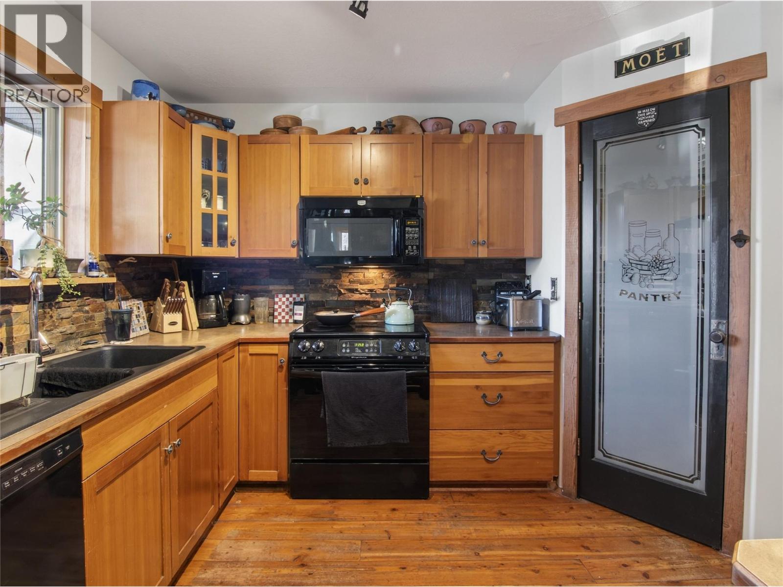 961 Robinson Avenue - 4