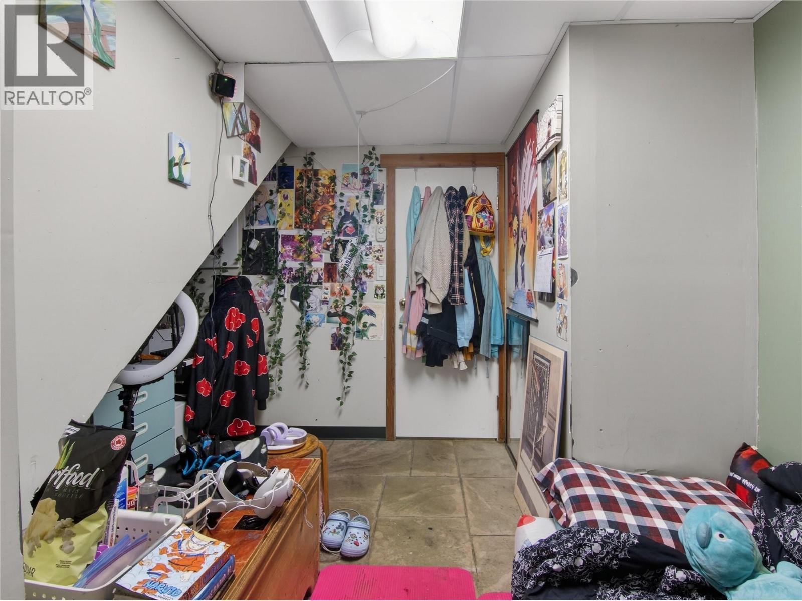 961 Robinson Avenue - 44