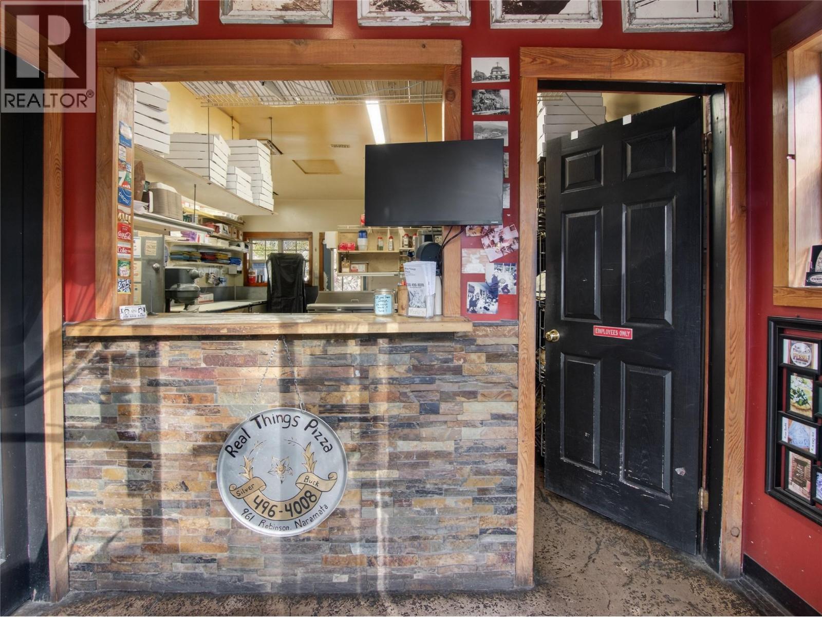 961 Robinson Avenue - 46
